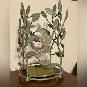 Ivy leaf green rustic metal round candle holder decor base